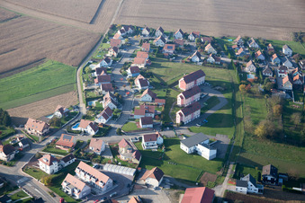 Drohnenaufname von Soultz-sous-Forêts im Bundesland Bas-Rhin, Frankreich