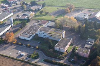Soultz-sous-Forêts im Bundesland Bas-Rhin, Frankreich von der Drohne aus gesehen
