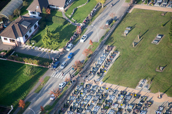 Niederrœdern im Bundesland Bas-Rhin, Frankreich aus der Drohnenperspektive