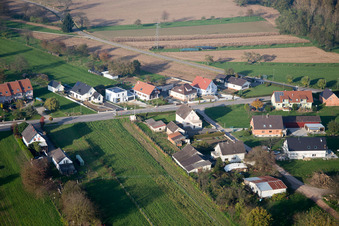 Schrägluftbild von Schaffhouse-près-Seltz im Bundesland Bas-Rhin, Frankreich