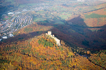 Burganlage der Veste Burg Trifels in Annweiler am Trifels im Bundesland Rheinland-Pfalz, Deutschland