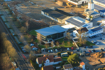 Quartier Lanzet von Osten mit  Hagebau Kompakt - Gillet Baustoffe GmbH in Herxheim bei Landau im Bundesland Rheinland-Pfalz, Deutschland von oben