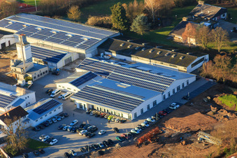 Quartier Lanzet von Osten mit  Hagebau Kompakt - Gillet Baustoffe GmbH in Herxheim bei Landau im Bundesland Rheinland-Pfalz, Deutschland aus der Luft