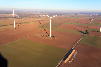Drohnenaufname von Minfelder Windpark im Bundesland Rheinland-Pfalz, Deutschland