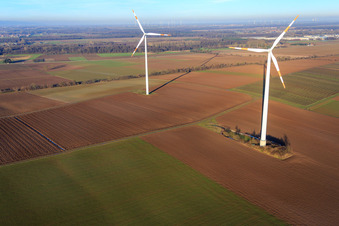 Minfelder Windpark im Bundesland Rheinland-Pfalz, Deutschland aus der Drohnenperspektive