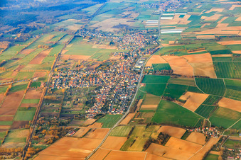 Dorfübersicht im Winter aus Osten in Steinfeld im Bundesland Rheinland-Pfalz, Deutschland