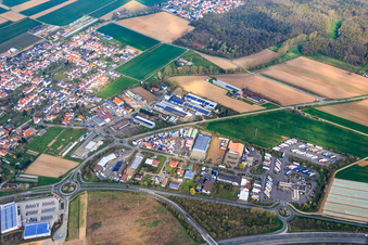 Gewerbegebiet Speyerer Straße an der B9 in Schwegenheim im Bundesland Rheinland-Pfalz, Deutschland