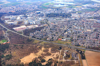 Luftaufnahme von Sanddünen im Wald an der Natostr in Dudenhofen im Bundesland Rheinland-Pfalz, Deutschland