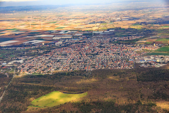 Stadtansicht von Südosten in Schifferstadt im Bundesland Rheinland-Pfalz, Deutschland