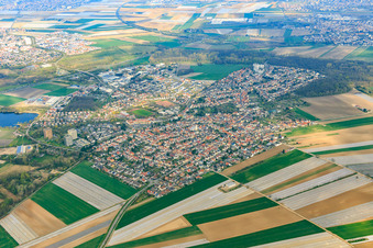 Ortsansicht aus Südosten in Neuhofen im Bundesland Rheinland-Pfalz, Deutschland