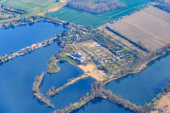 Hotel Darstein im Naherholgunsgebiet Blaue Adria mit Schwanenweiher in Altrip im Bundesland Rheinland-Pfalz, Deutschland