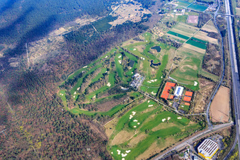 Gelände des Golfplatz des Golf Club Mannheim-Viernheim 1930 e.V im Bundesland Hessen, Deutschland