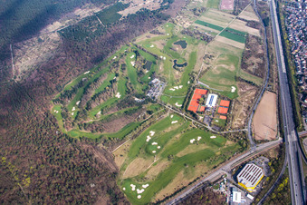 Gelände des Golfplatz des Golf Club Mannheim-Viernheim 1930 e.V. in Viernheim im Bundesland Hessen, Deutschland