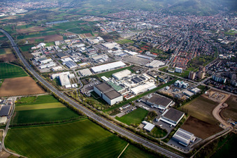 Industrie- und Gewerbegebiet an der A5 in Heppenheim (Bergstraße) im Bundesland Hessen, Deutschland