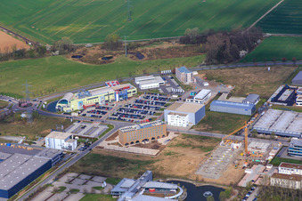 Industriegebiet Robert-Bosch-Straße mit Fitnessstudio Pfitzenmeier Premium Resort Bensheim im Bundesland Hessen, Deutschland