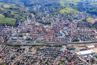 Stadtübersicht mit Bahnlinie aus Westen in Bensheim im Bundesland Hessen, Deutschland