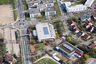 Luftbild von Gewerbegebiet und Firmenansiedlung Track&Trace Academy und Europa Hotel im Ortsteil Auerbach in Bensheim im Bundesland Hessen, Deutschland