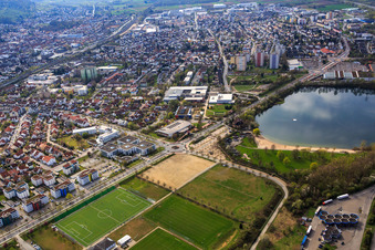 Berliner Ring mit Office Center Bensheim und Sportplatz von SSG Bensheim Hockey am   Badesee Bensheim | GGEW AG im Bundesland Hessen, Deutschland