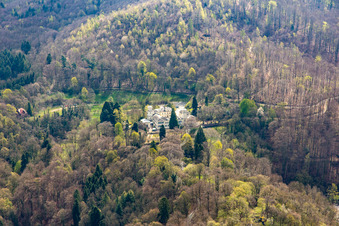 Gebäudekomplex der Hotelanlage Annettes Gastronomie im Schloss Heiligenberg in Seeheim-Jugenheim im Bundesland Hessen, Deutschland
