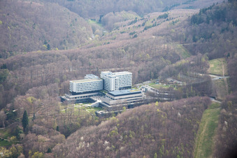 Gebäudekomplex der Hotelanlage Lufthansa Seeheim GmbH in Seeheim-Jugenheim im Bundesland Hessen, Deutschland