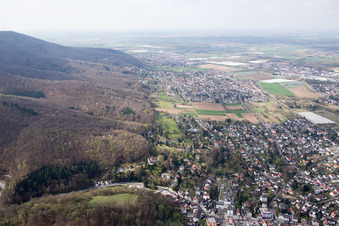Schrägluftbild von Ortsteil Jugenheim an der Bergstrasse in Seeheim-Jugenheim im Bundesland Hessen, Deutschland