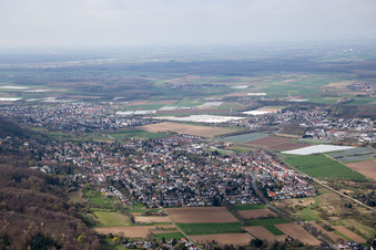 Ortsteil Jugenheim an der Bergstrasse in Seeheim-Jugenheim im Bundesland Hessen, Deutschland von oben gesehen