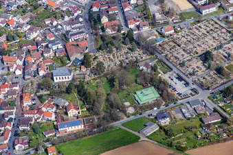 Friedhof und Kirche in Ober-Ramstadt im Bundesland Hessen, Deutschland