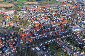 Innenstadt mit Pfarrkirche St. Peter und Paul in Dieburg im Bundesland Hessen, Deutschland