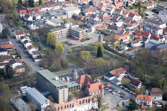 Verwaltungsgebäude der staatlichen Behörden Kreisverwaltung und Amtsgericht in Dieburg im Bundesland Hessen, Deutschland