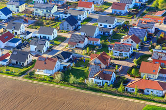 Ahornweg in Steinweiler im Bundesland Rheinland-Pfalz, Deutschland