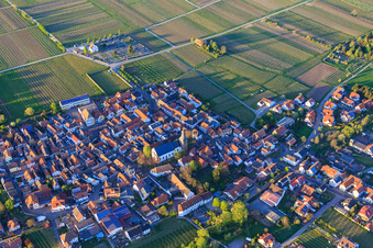 Kreuzerhöhung in Kirrweiler im Bundesland Rheinland-Pfalz, Deutschland