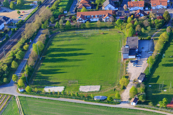 Luftbild von Sportplätze mit Sportheim Alsheim im Bundesland Rheinland-Pfalz, Deutschland
