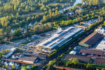 Gebäude und Produktionshallen auf dem Werksgelände der Spannbetonwerke Finger Stockstadt GmbH & Co. KG in Stockstadt am Rhein im Bundesland Hessen, Deutschland
