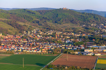 Ortsansicht unter dem Schloss Alsbach in Alsbach-Hähnlein im Bundesland Hessen, Deutschland