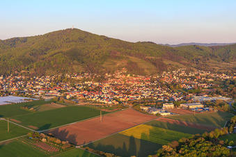 Ortsansicht zu Füßen des Melibokus in Zwingenberg im Bundesland Hessen, Deutschland