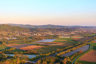 Luftbild von Ortsansicht unter dem Schloss Alsbach im Ortsteil Auerbach in Bensheim im Bundesland Hessen, Deutschland