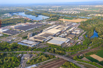 Luftaufnahme von Daimler Truck AG, Mercedes-Benz Werk Wörth in Wörth am Rhein im Bundesland Rheinland-Pfalz, Deutschland