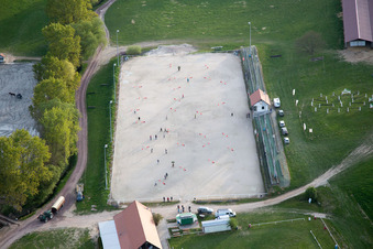 Drohnenbild von Neewiller-près-Lauterbourg im Bundesland Bas-Rhin, Frankreich