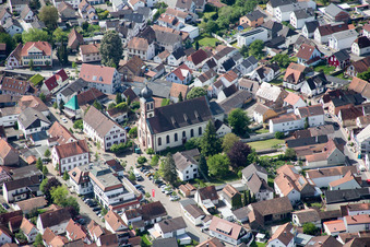 Kirchengebäude im Dorfkern in Hagenbach im Bundesland Rheinland-Pfalz, Deutschland