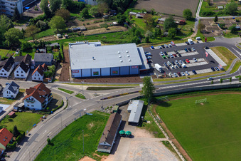 Schrägluftbild von REWE in Hagenbach im Bundesland Rheinland-Pfalz, Deutschland