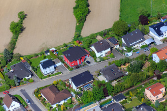 Konrad-Adenauer-Ring in Hagenbach im Bundesland Rheinland-Pfalz, Deutschland vom Flugzeug aus