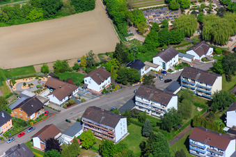 Drohnenaufname von Konrad-Adenauer-Ring in Hagenbach im Bundesland Rheinland-Pfalz, Deutschland
