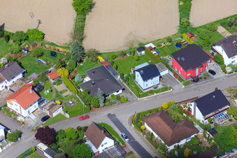 Konrad-Adenauer-Ring in Hagenbach im Bundesland Rheinland-Pfalz, Deutschland aus der Drohnenperspektive