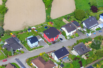 Konrad-Adenauer-Ring in Hagenbach im Bundesland Rheinland-Pfalz, Deutschland von einer Drohne aus
