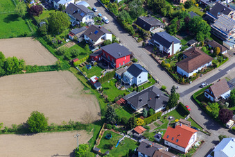 Konrad-Adenauer-Ring in Hagenbach im Bundesland Rheinland-Pfalz, Deutschland von oben