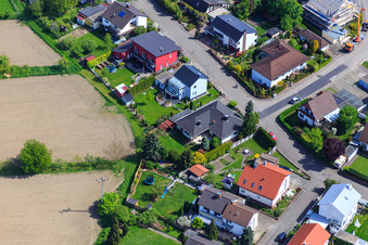 Konrad-Adenauer-Ring in Hagenbach im Bundesland Rheinland-Pfalz, Deutschland aus der Luft