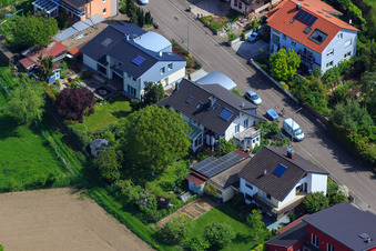 Konrad-Adenauer-Ring in Hagenbach im Bundesland Rheinland-Pfalz, Deutschland aus der Vogelperspektive