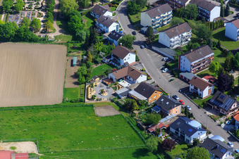 Konrad-Adenauer-Ring in Hagenbach im Bundesland Rheinland-Pfalz, Deutschland aus der Luft betrachtet