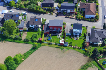 Drohnenaufname von Konrad-Adenauer-Ring in Hagenbach im Bundesland Rheinland-Pfalz, Deutschland