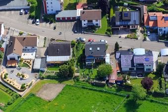 Konrad-Adenauer-Ring in Hagenbach im Bundesland Rheinland-Pfalz, Deutschland von der Drohne aus gesehen